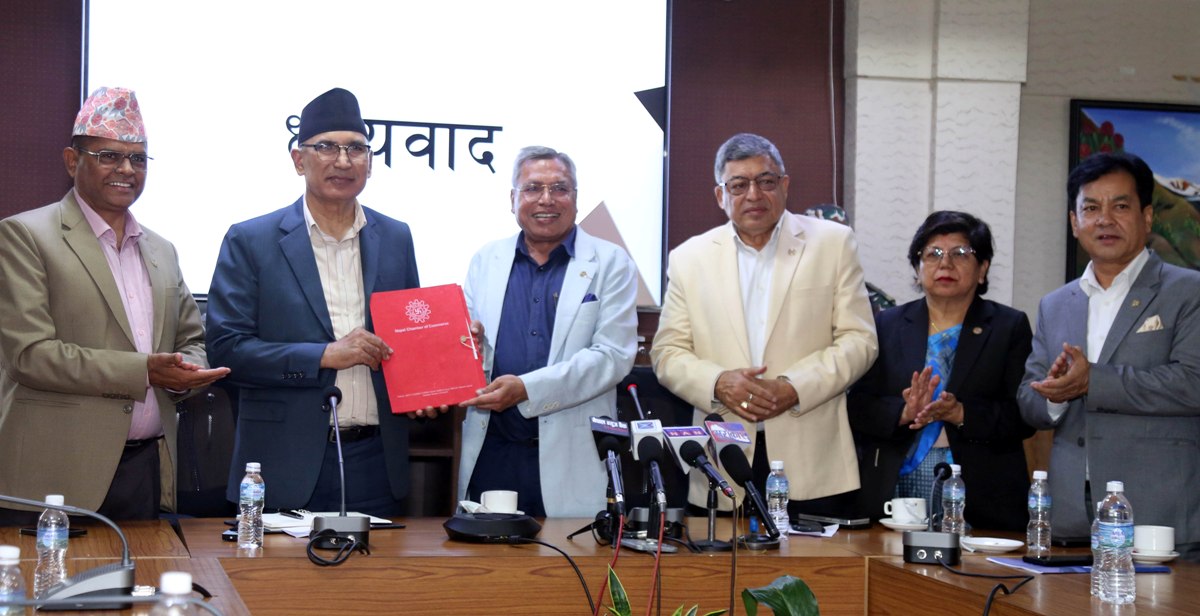 चेम्बरद्वारा आगामी बजेटमा आर्थिक क्षेत्रमा सम्बोधन गर्नुपर्ने सय बुँदे सुझाव