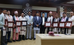 वैदेशिक रोजगारबाट प्राप्त ज्ञानको सदुपयोग गरी उद्यमी बनेका आठ युवा सम्मानित