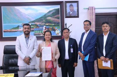 खानेपानीमन्त्री यादव र सचिव ई.बज्राचार्यबीच कार्यसम्पादन सम्झौता
